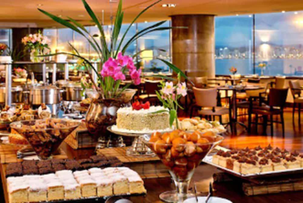 Majestic Palace Hotel Флоріанополіс Екстер'єр фото A buffet at a hotel