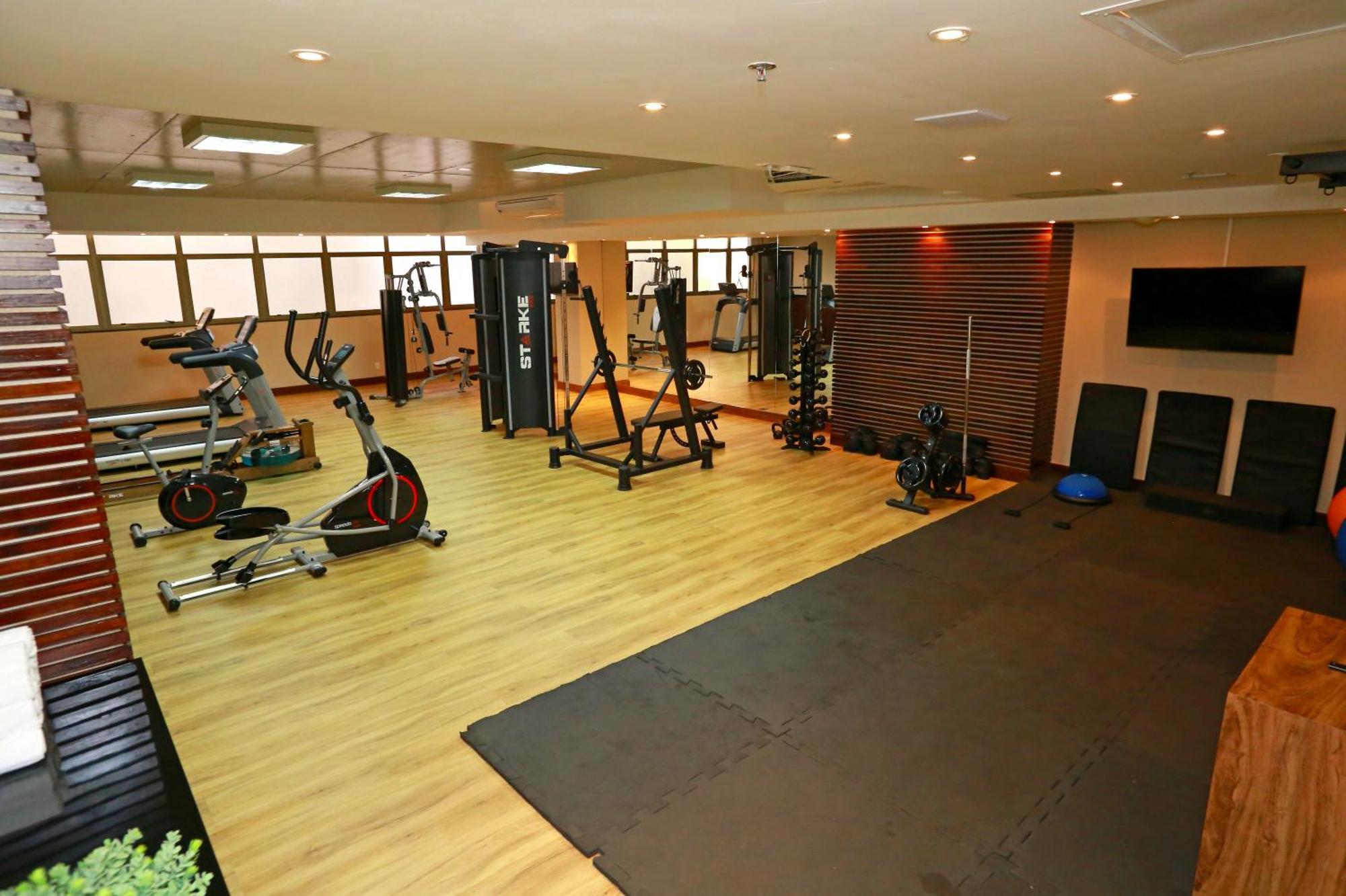 Majestic Palace Hotel Флоріанополіс Екстер'єр фото A gym in a hotel