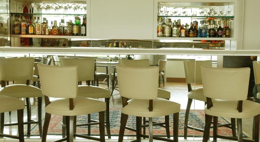 Majestic Palace Hotel Флоріанополіс Екстер'єр фото The bar at the 2006 London Hilton on Park Street